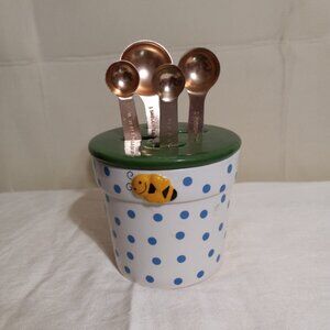 VINTAGE AVON MEASURING CUP WITH 4 MEASURING SPOONS